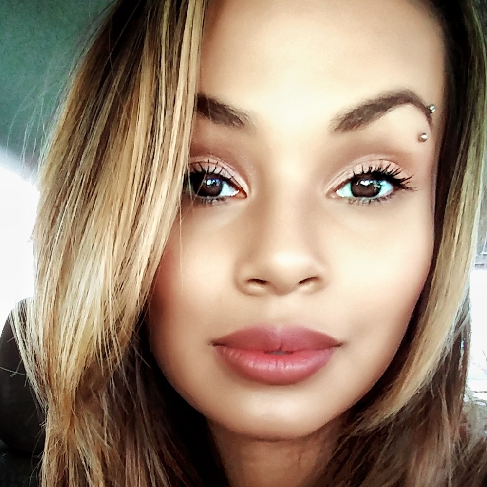 Meet your Posher, Desiree